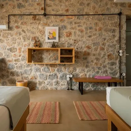 Zen Rocks Mani Retreat Aparthotel Kalianeika